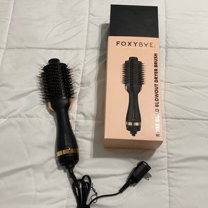Foxybae Rose Gold Blowout Dryer Brush.